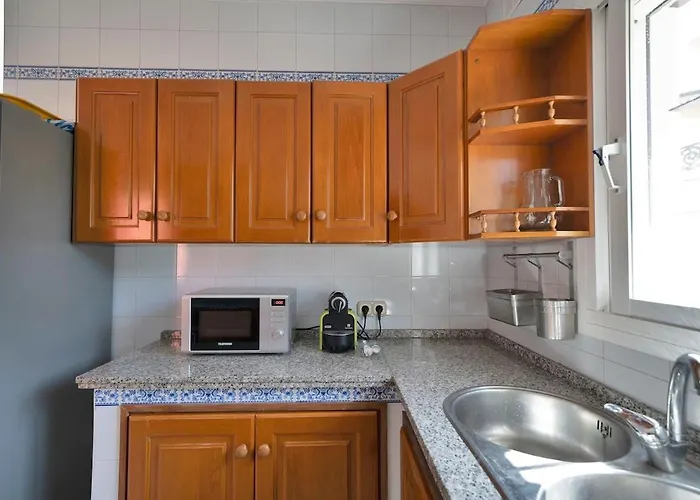 Mediterranean Near The Sea In - Palmeras 23a *