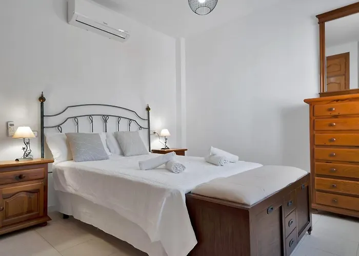 Mediterranean Near The Sea In - Palmeras 23a