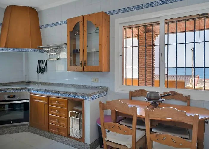 Mediterranean Near The Sea In - Palmeras 23a *